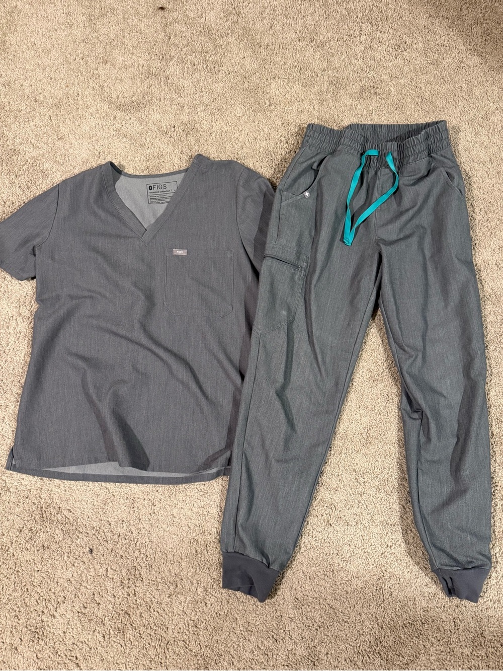 FIGS WomensTechnical Collection Scrub Set Graphite color Zamora Joggers